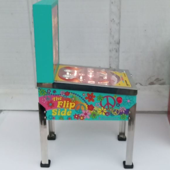 American Girl Julie's Pinball Machine - Picture 9 of 16